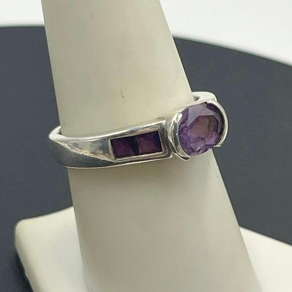Sterling Silver 3-Stone Amethyst Oval Center Stone Heart Makers Ring Size 8.25 - Picture 1 of 11
